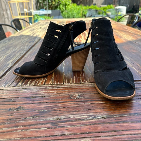 Paul Green Suede Sandal Bootie. Size 9 - Picture 2 of 4